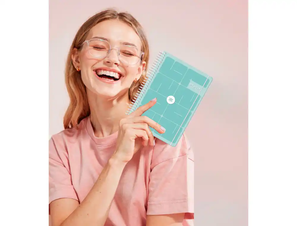  Agenda escolar  26-27 espiral essentials día página A5+ bilingue 80g FSC azul turquesa Antartik