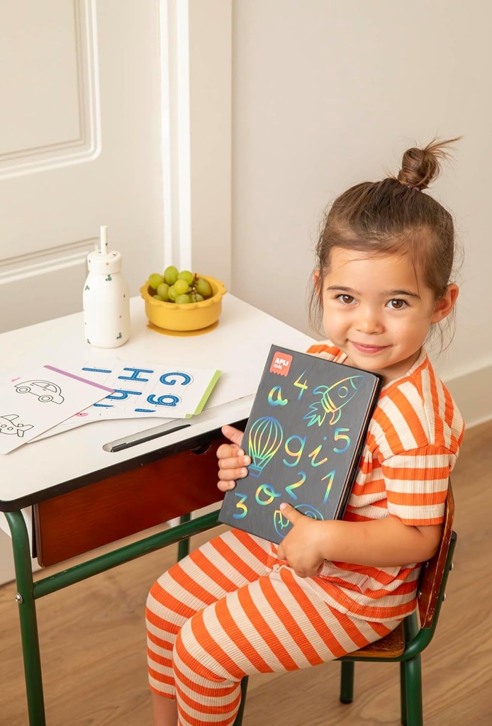 Pizarra LCD educativa Draw and Learn con plantillas para trabajar la grafomotricidad +4a Apli