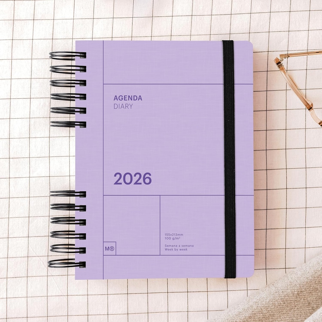 Agenda 2026 semana vista, Similar A5+ (160.5 x 218 mm), Planificación semanal, Tapa texturizada, Papel 100 g/m², Cierre elástico, Espiral metálico dividido, Español-EN-PT, Malva Miquelrius