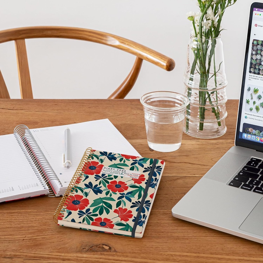 Agenda 2026 semana vista, Similar A5+ (155 x 213 mm), Planificación semanal, Cubierta rígida cartón, Espiral, Cierre goma elástica, Papel 80 g/m², Español-EN-PT, Anémona Miquelrius