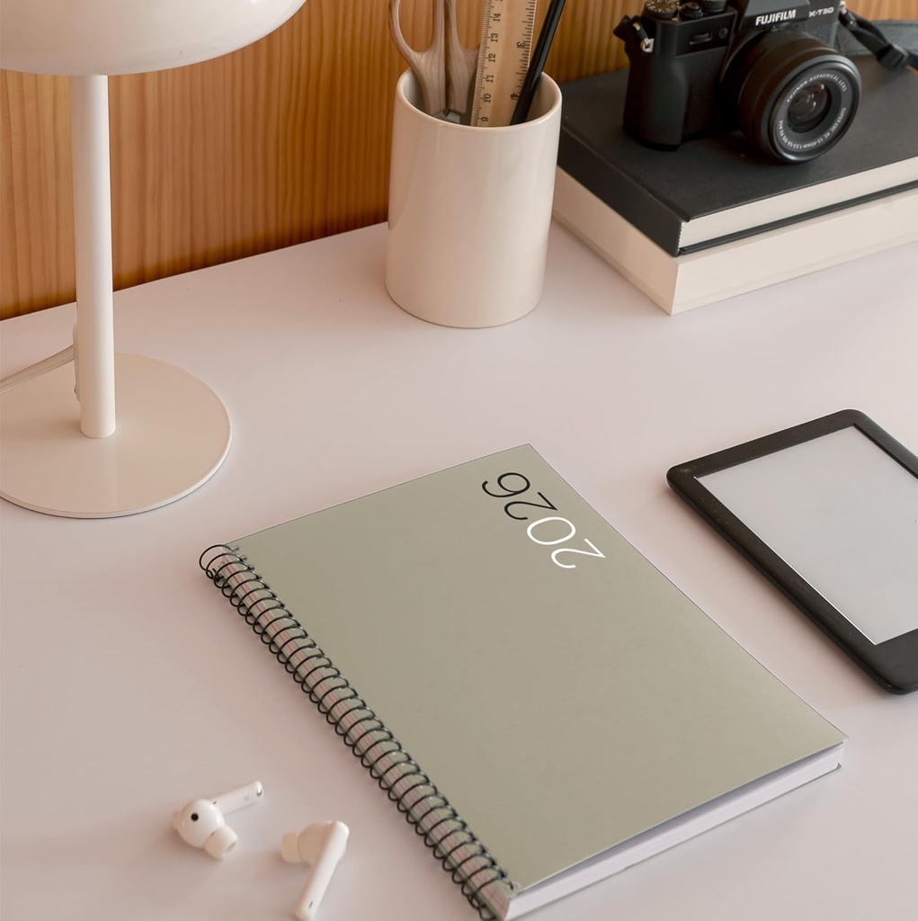 Agenda 2026 semana vista, Similar A5+ (155 x 213 mm), Cubierta flexible polipropileno, Espiral, Papel 80 g/m², Planificador semanal, Español-EN-PT, Color gris Miquelrius