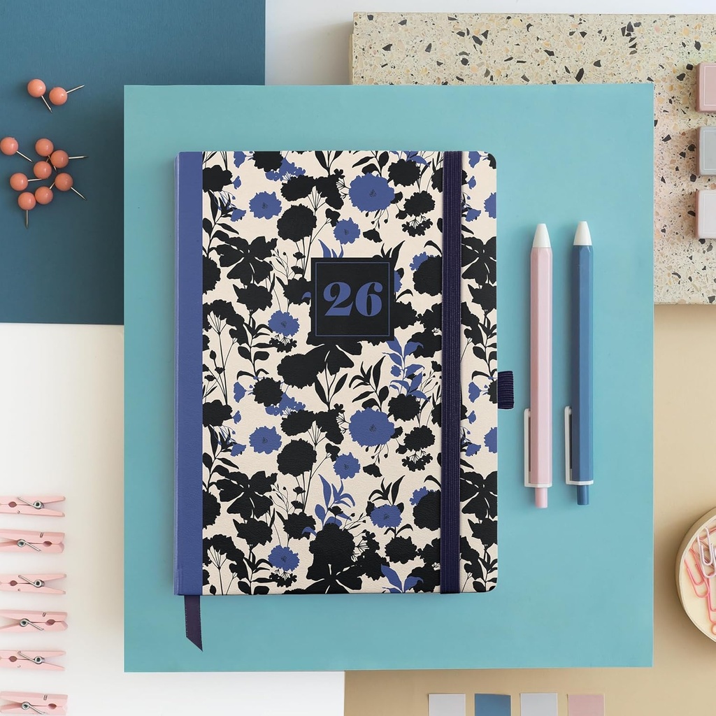 Agenda 2026 semana vista, Fácil de llevar (122 x 168 mm), Planificación semanal, Cubierta rígida cartón, Espiral, Cierre goma elástica, Papel 80 g/m², Español-EN-PT, Black&Blue Miquelrius